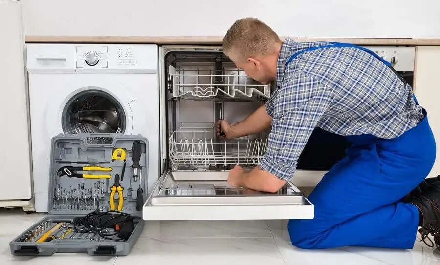 Çubuk Vaillant servisi teknisyen ekibi beyaz eşya tamiri yaparken